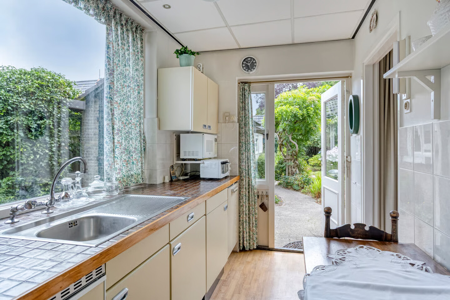 Twee-onder-één-kap te koop: Pater Bollenstraat 8, Helmond