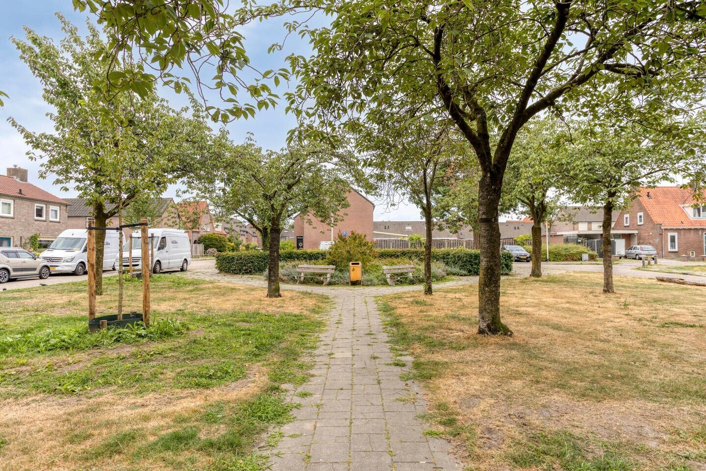 Twee-onder-één-kap te koop: Pater Bollenstraat 8, Helmond
