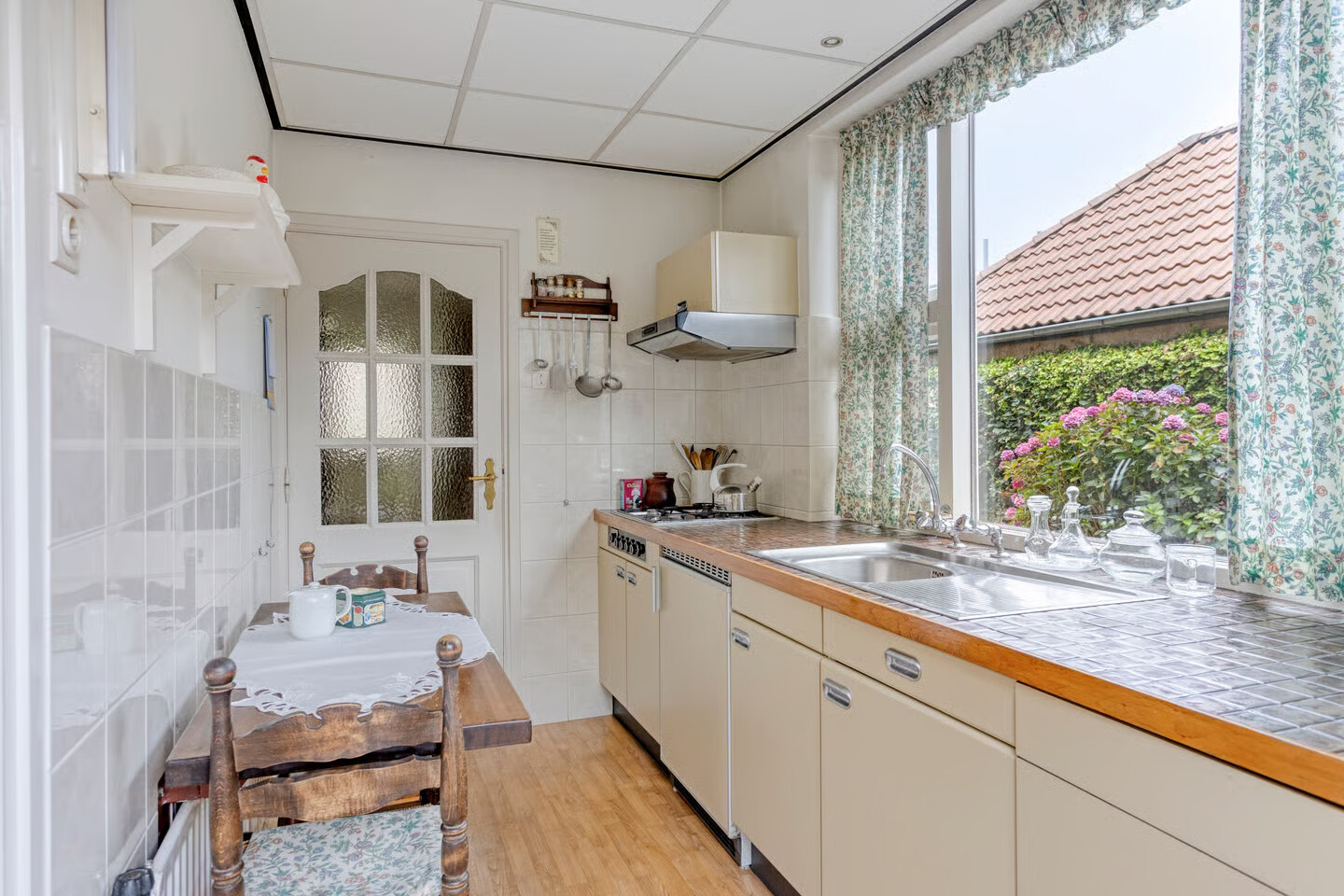 Twee-onder-één-kap te koop: Pater Bollenstraat 8, Helmond