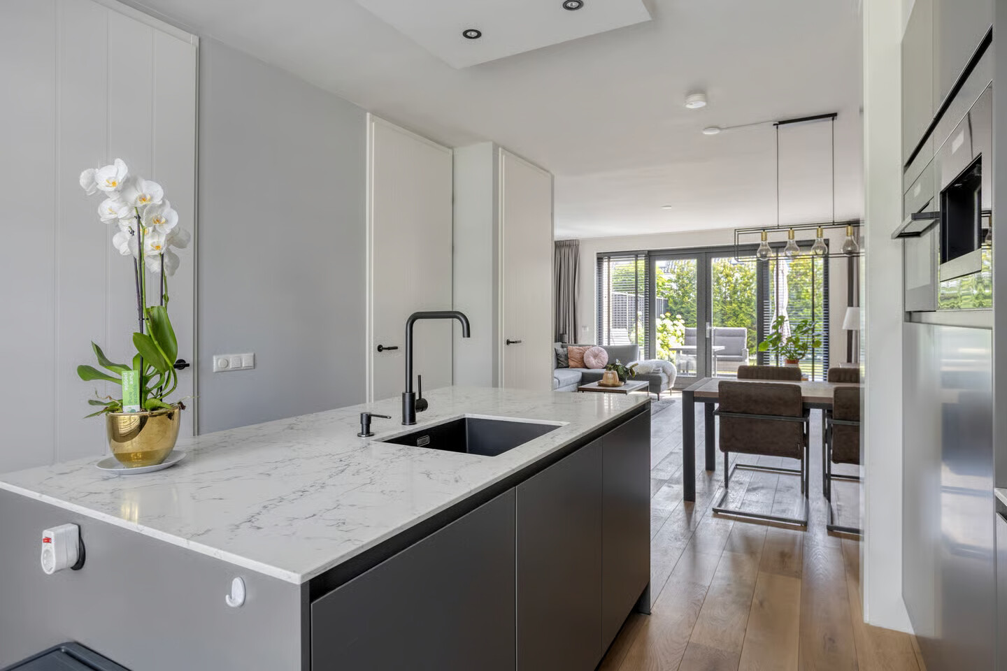 Tussenwoning te koop: Amijsdonk 14, Helmond
