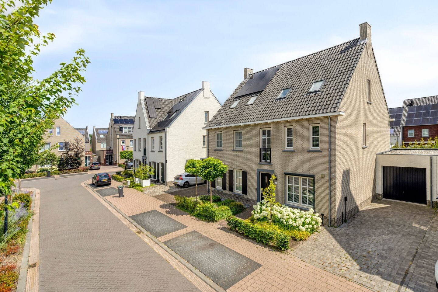 Tussenwoning te koop: Amijsdonk 14, Helmond