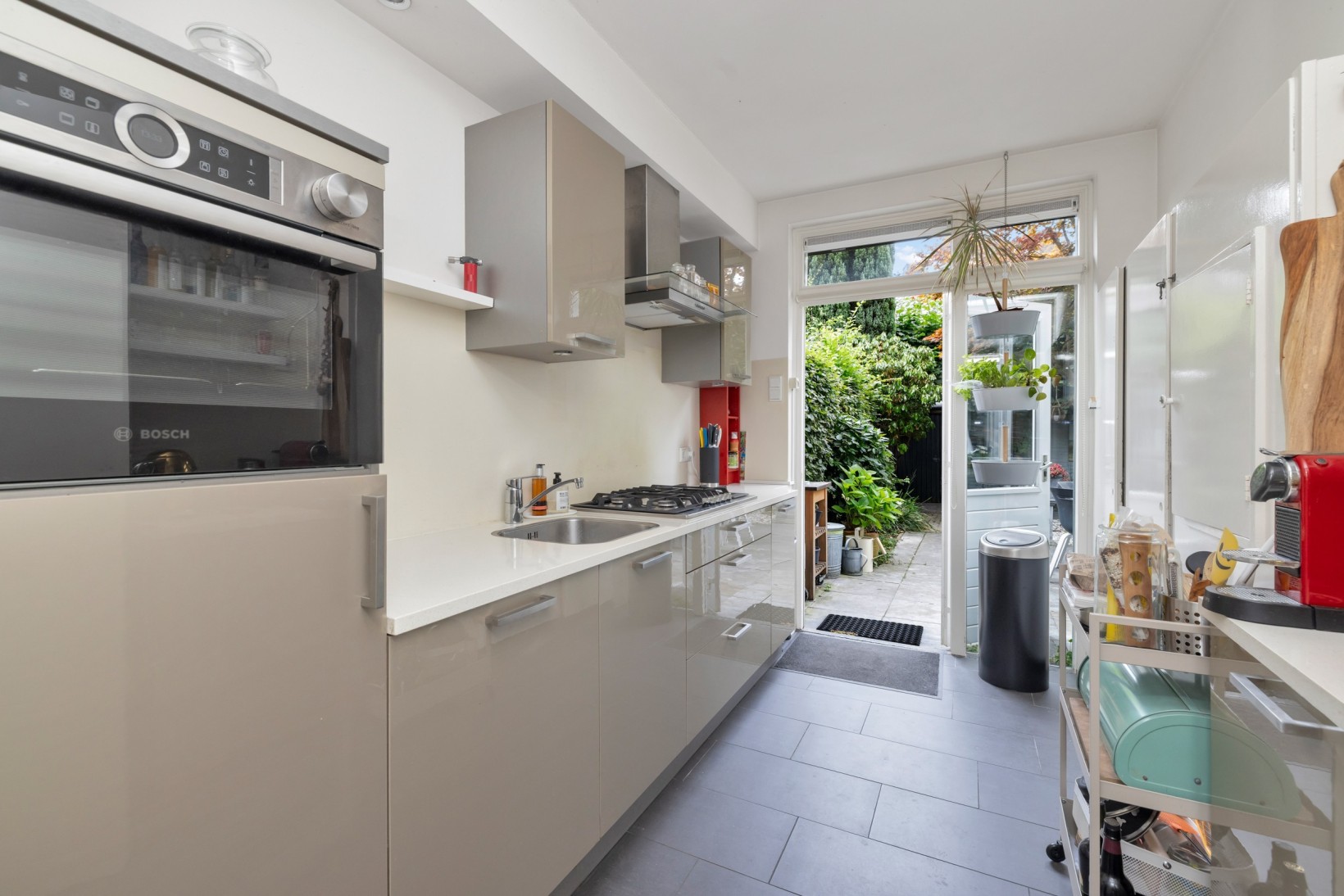 Tussenwoning te koop: Warandelaan 51, Helmond
