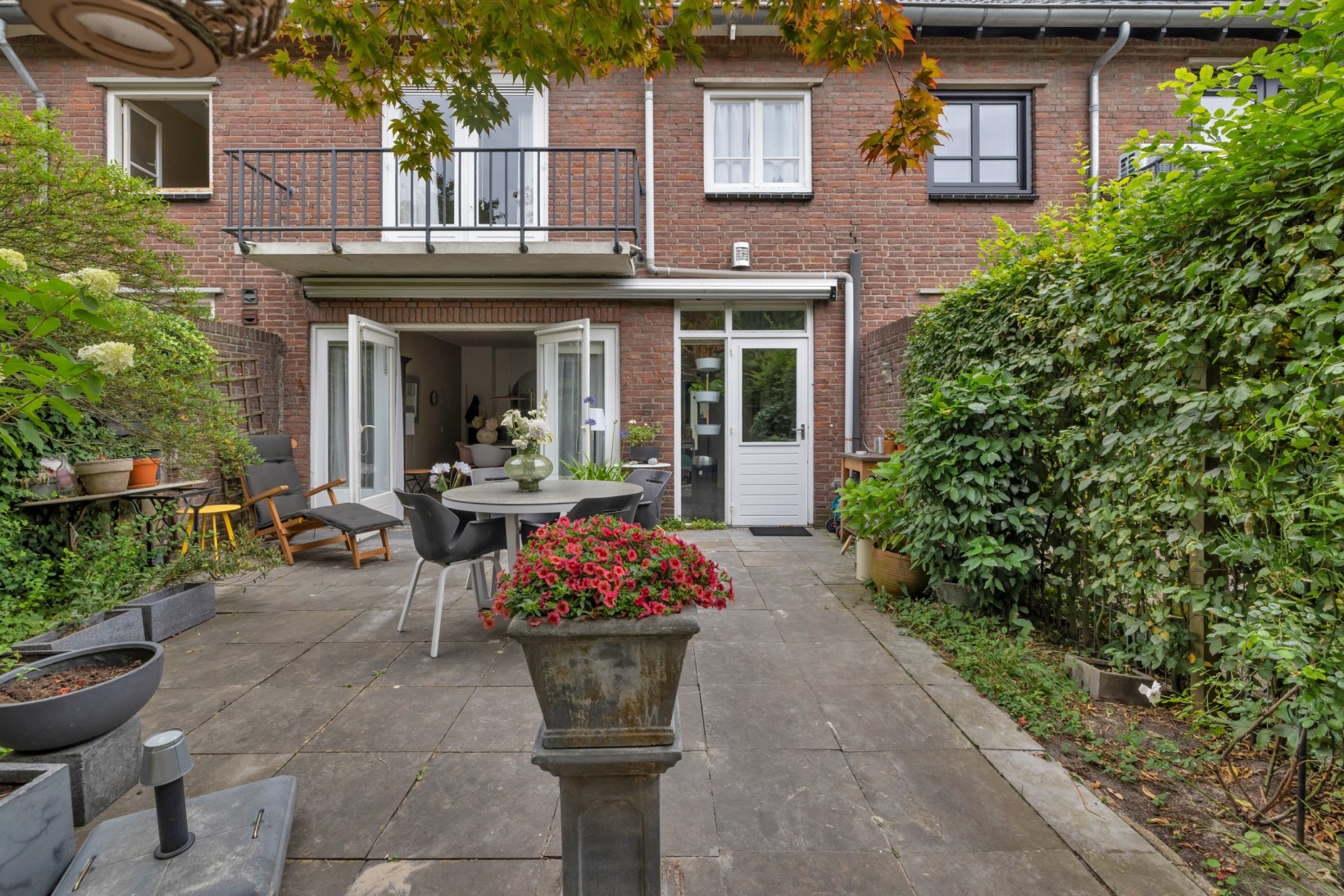 Tussenwoning te koop: Warandelaan 51, Helmond