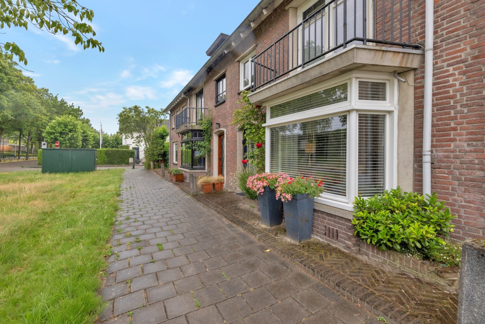 Tussenwoning te koop: Warandelaan 51, Helmond