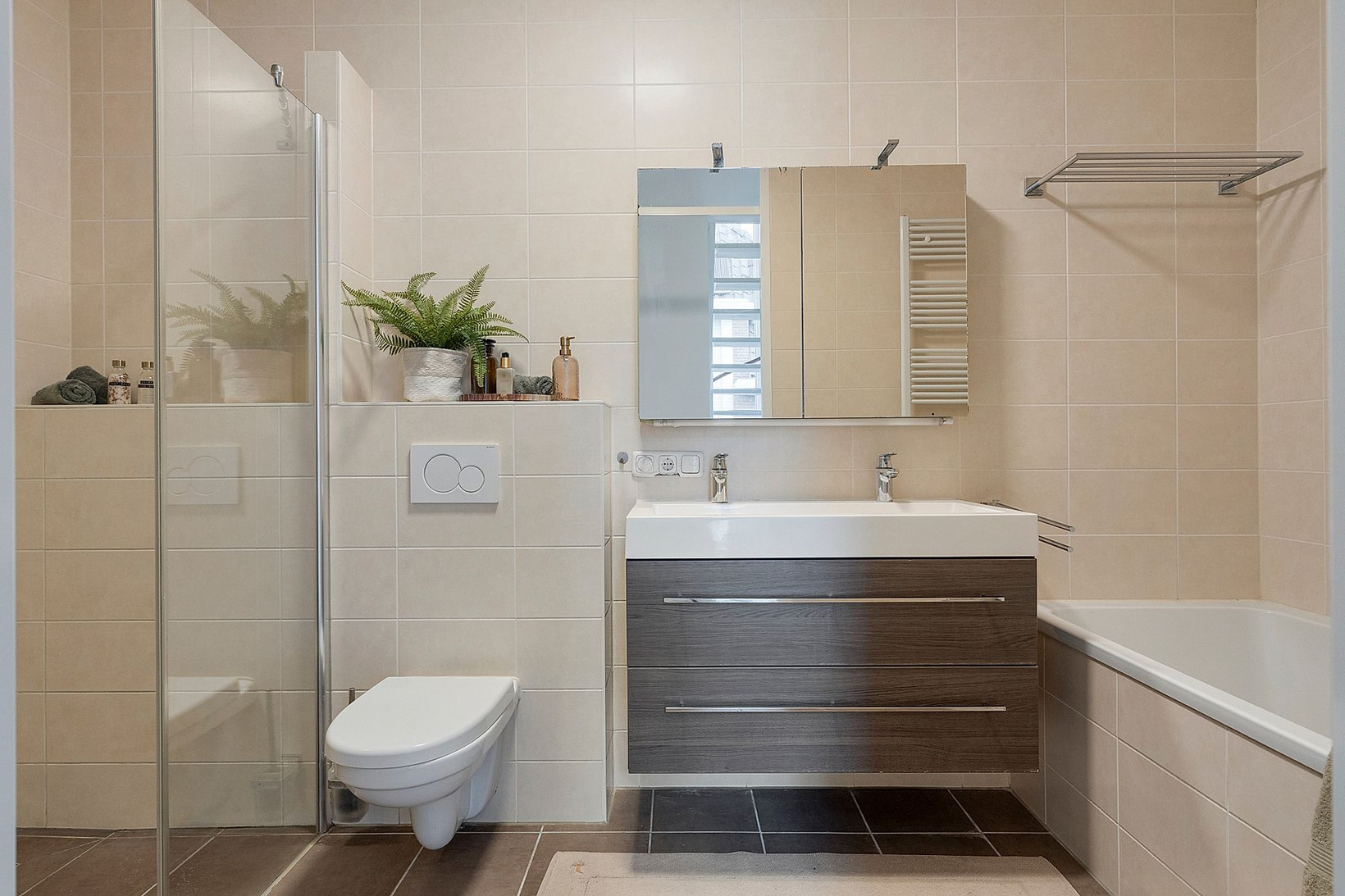 Tussenwoning te koop: Lindehof 28, Helmond