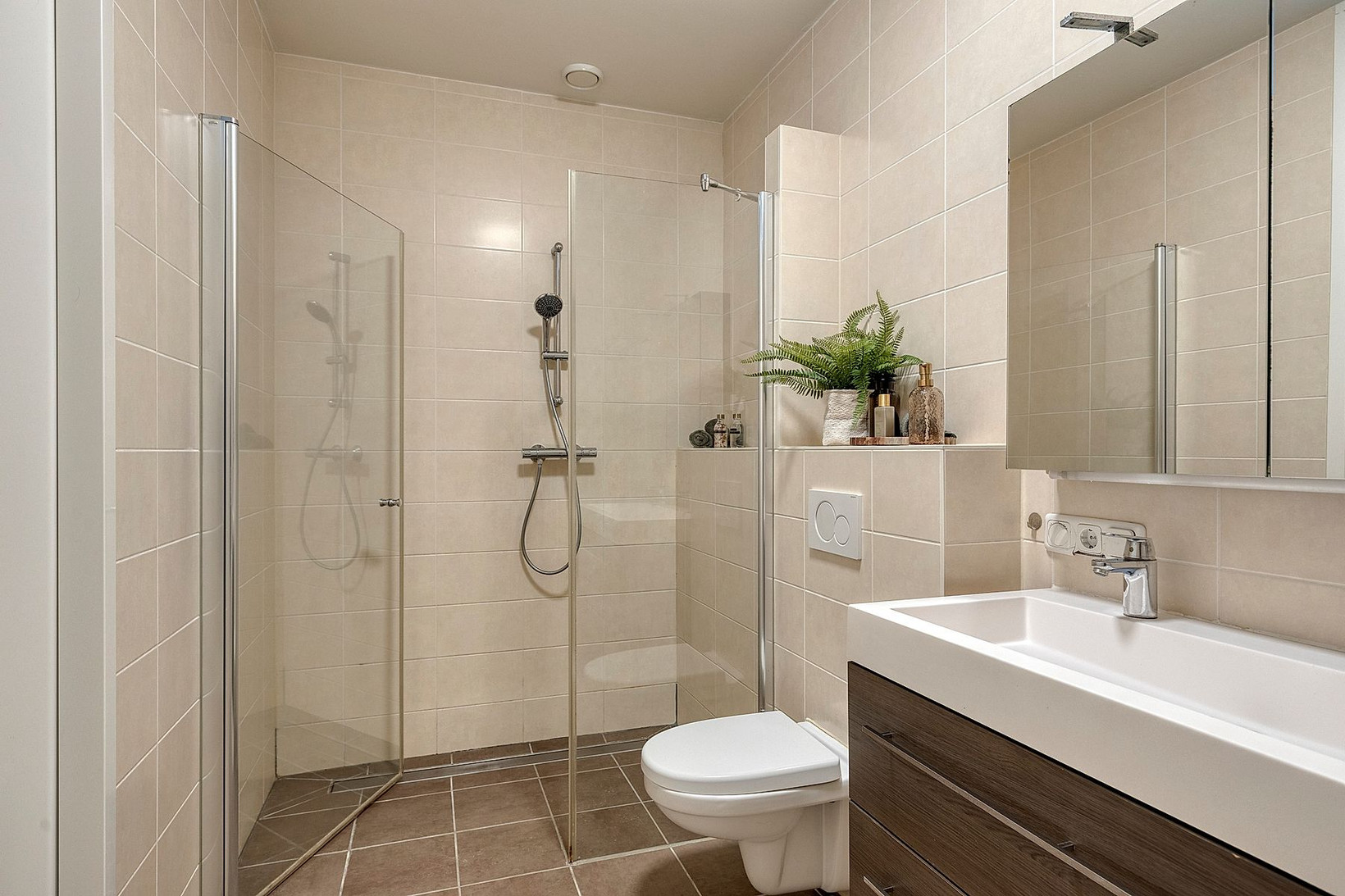 Tussenwoning te koop: Lindehof 28, Helmond