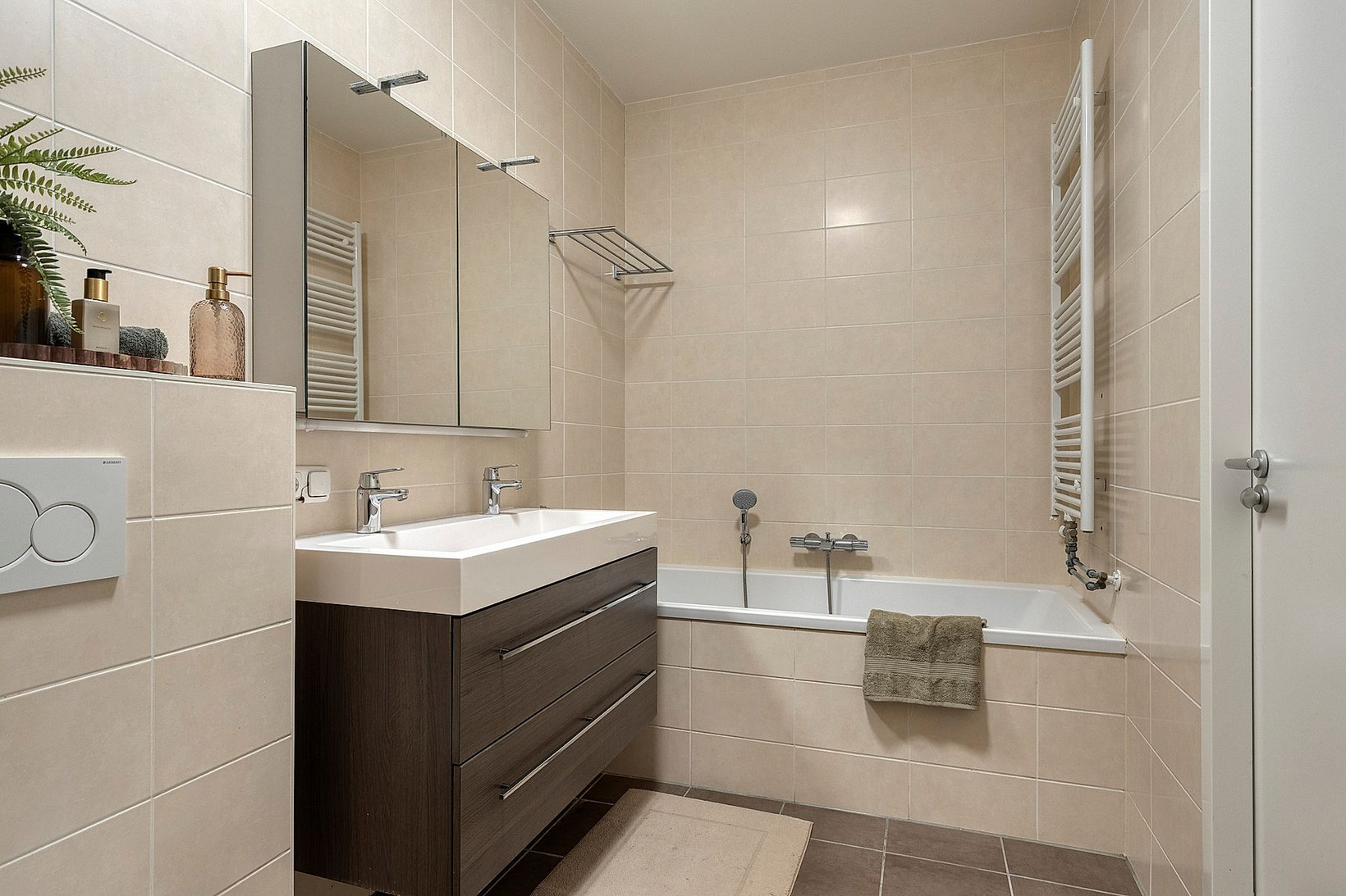 Tussenwoning te koop: Lindehof 28, Helmond