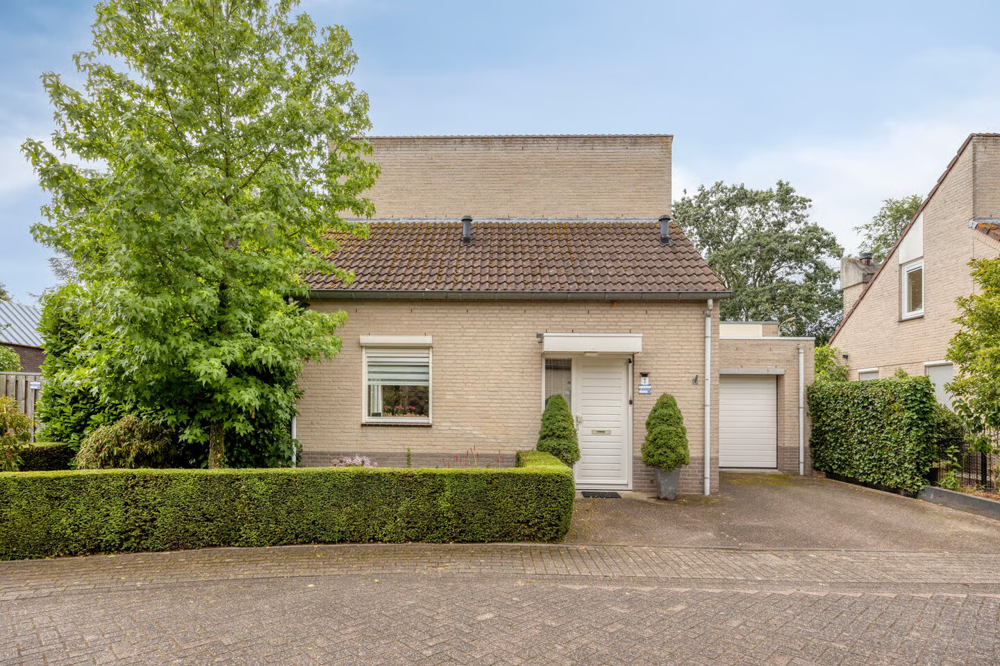 Vrijstaande woning te koop: Schubertlaan 1, Helmond