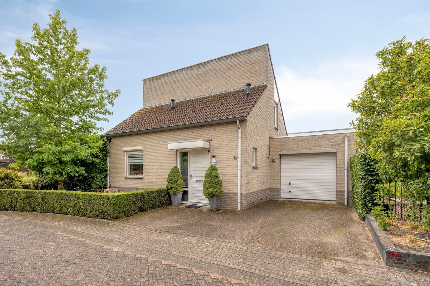 Vrijstaande woning te koop: Schubertlaan 1, Helmond