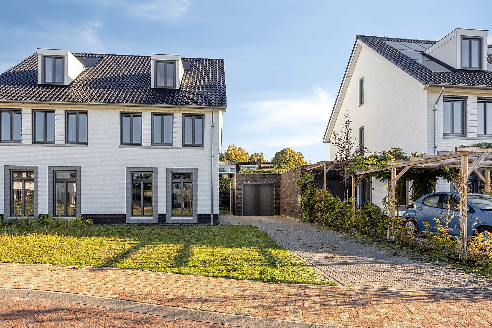 Twee-onder-één-kap te koop: Tyboschplein 25, Helmond
