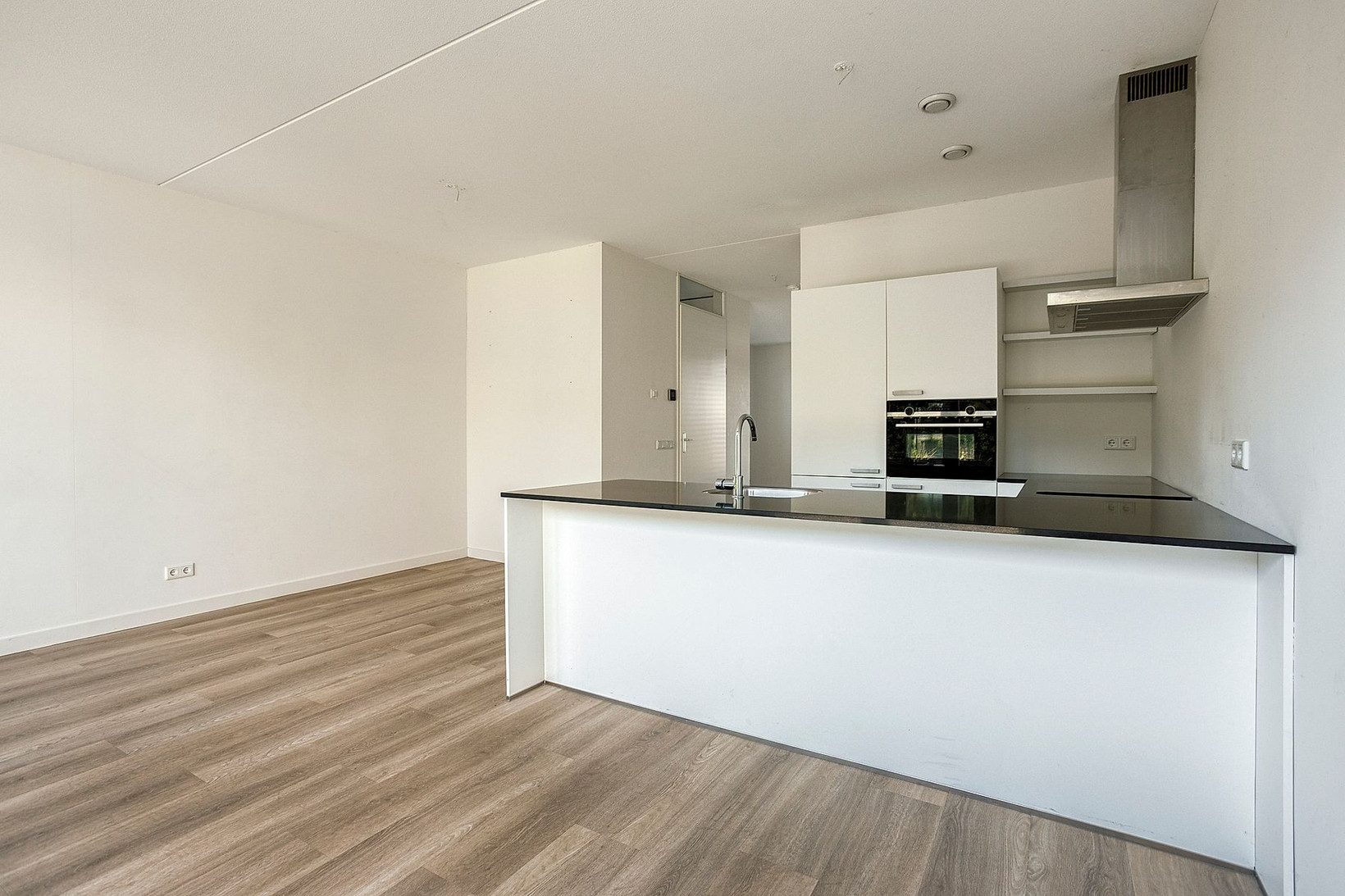 Twee-onder-één-kap te koop: Tyboschplein 25, Helmond