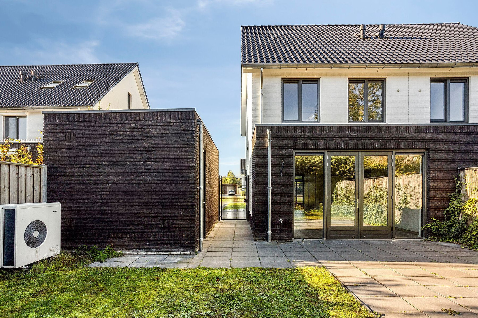 Twee-onder-één-kap te koop: Tyboschplein 25, Helmond