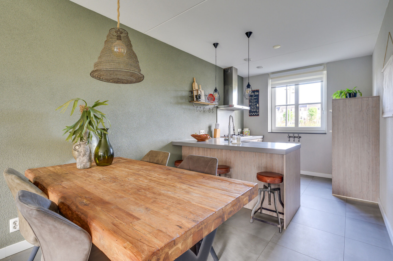 Tussenwoning te koop: Schrijvershoeve 76, Helmond
