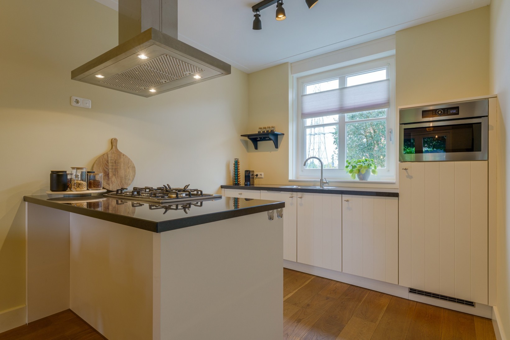 Tussenwoning te koop: Besselhoeve 2A, Helmond