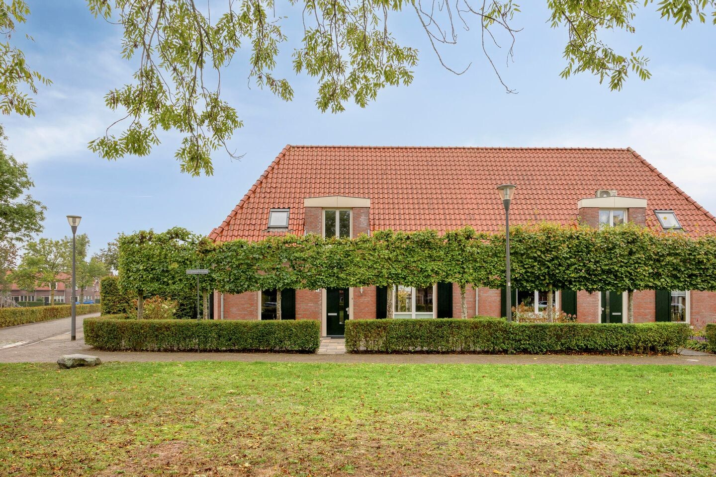 Twee-onder-één-kap te koop: Boomsehoeve 1, Helmond