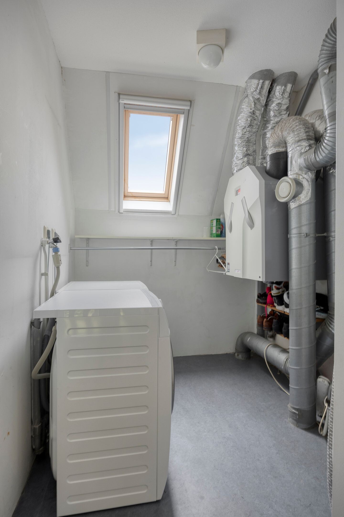Twee-onder-één-kap te koop: Boomsehoeve 1, Helmond