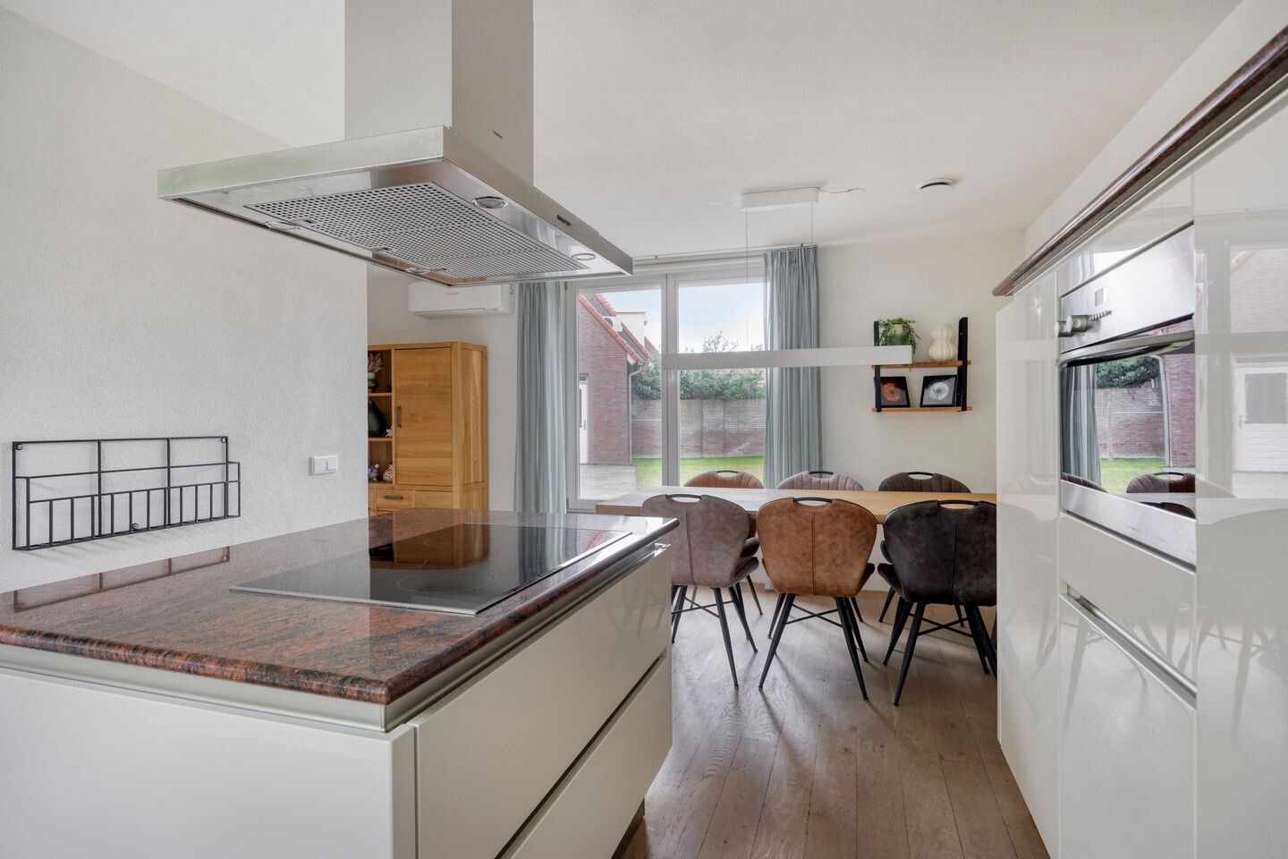 Twee-onder-één-kap te koop: Boomsehoeve 1, Helmond