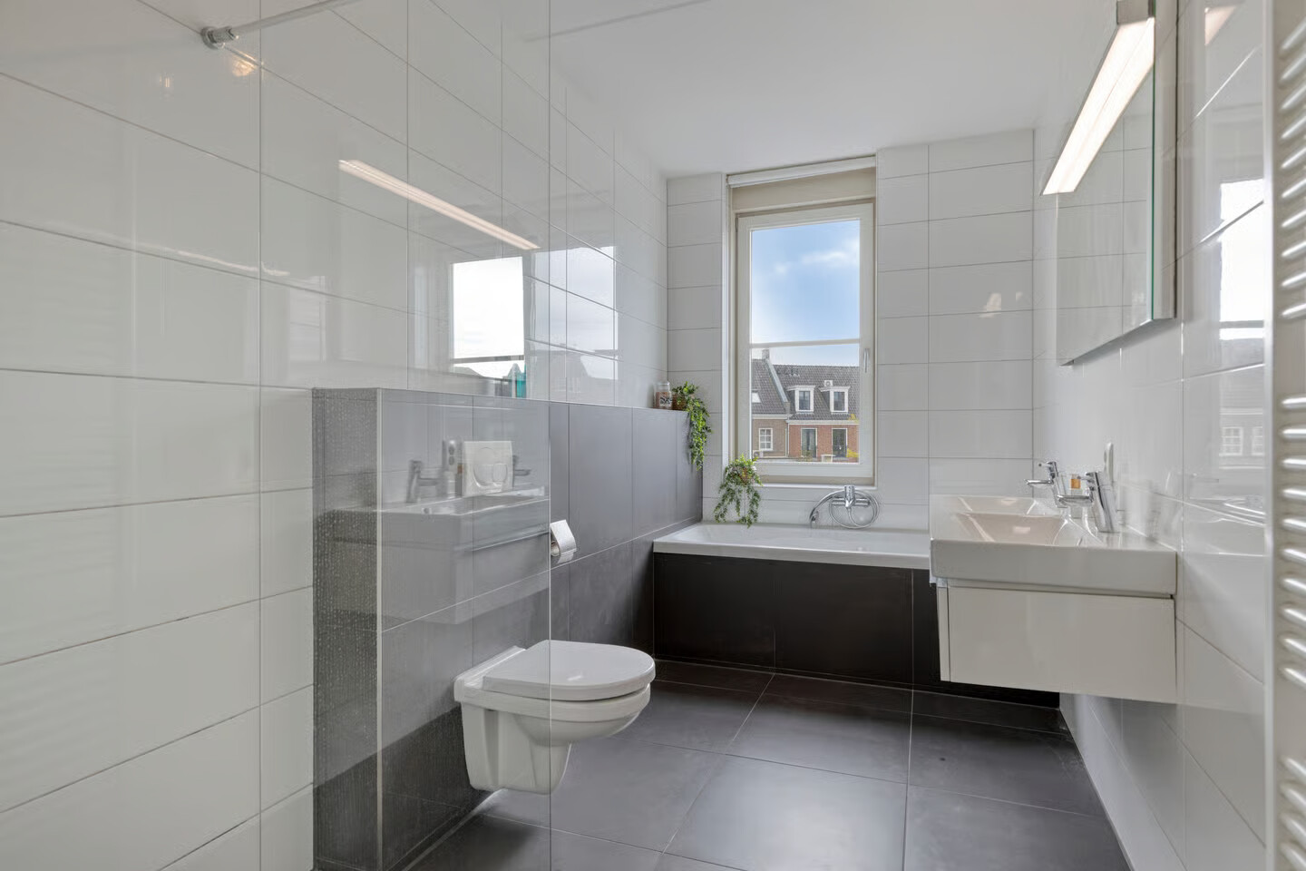 Tussenwoning te koop: Hertogsveld 6, Helmond