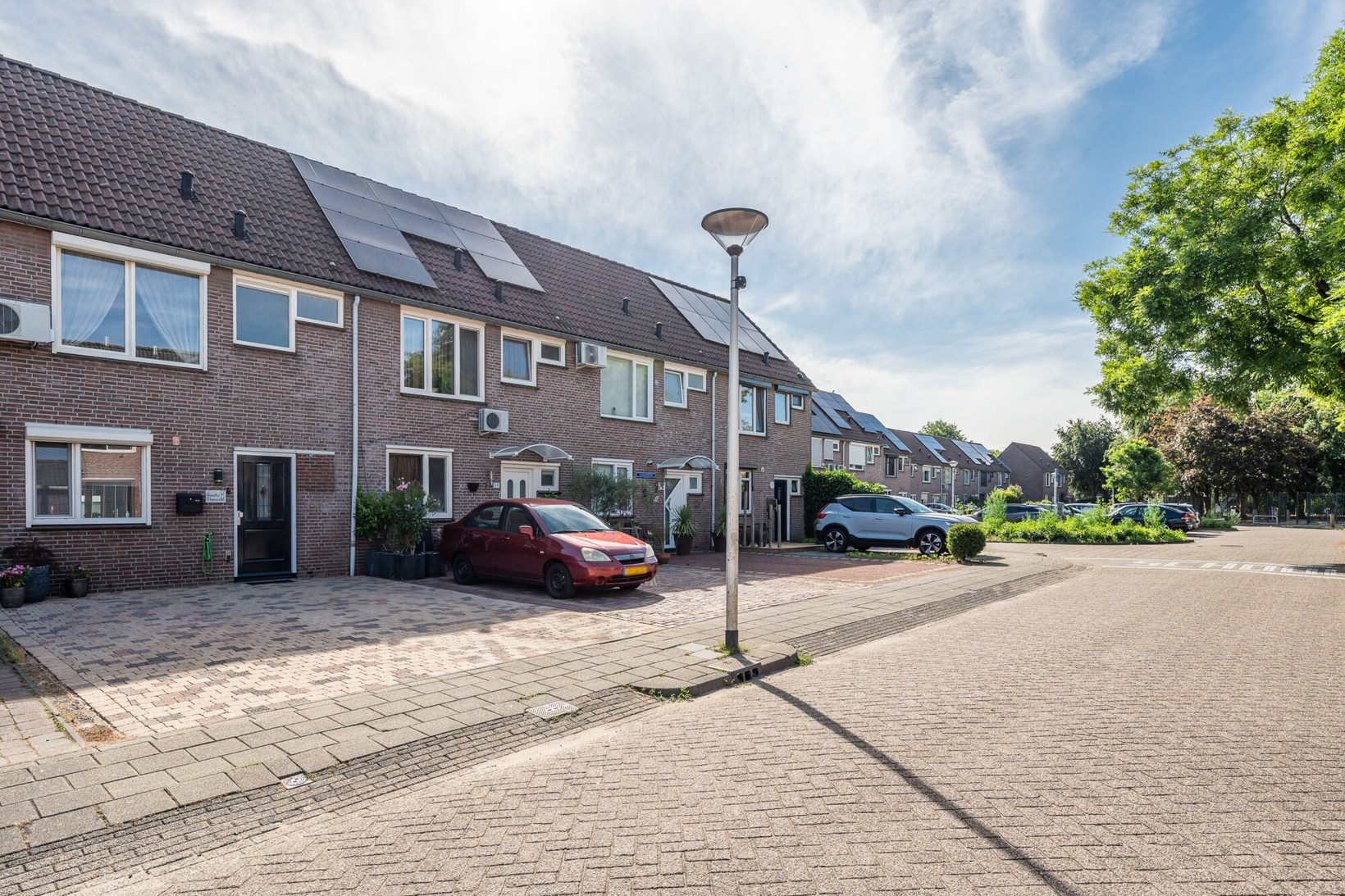 Tussenwoning te koop: Twentehof 57, Helmond