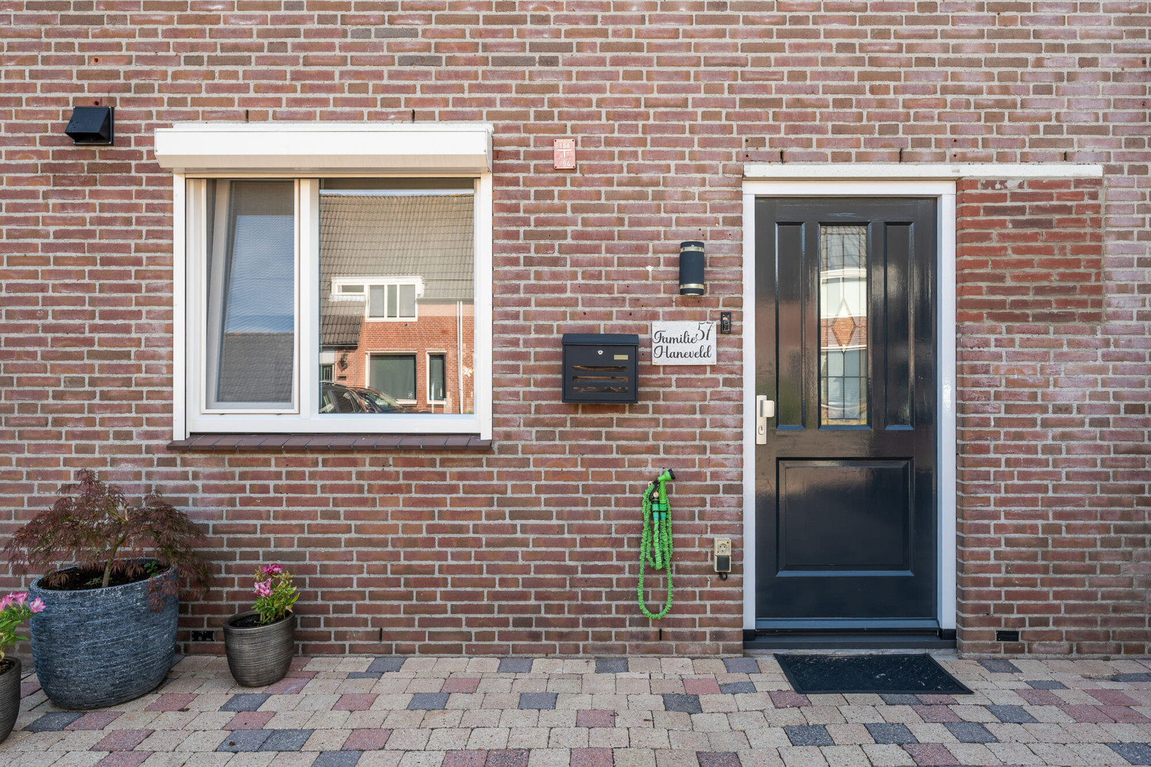 Tussenwoning te koop: Twentehof 57, Helmond