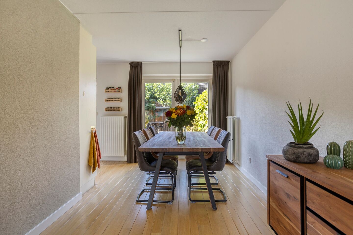 Tussenwoning te koop: Middachtendreef 10, Helmond