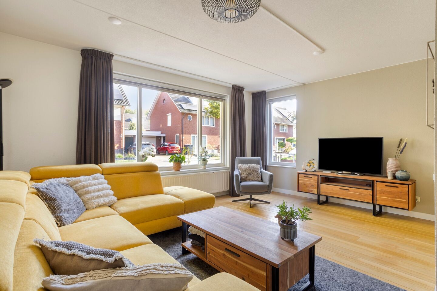 Tussenwoning te koop: Middachtendreef 10, Helmond