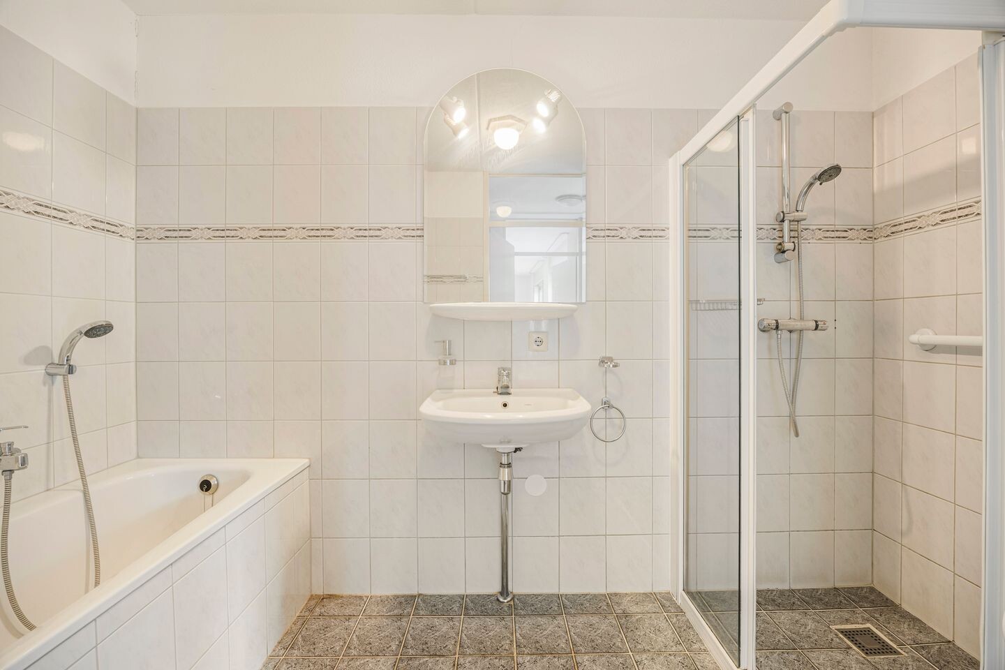 Tussenwoning te koop: Rhulenhofweide 48, Helmond