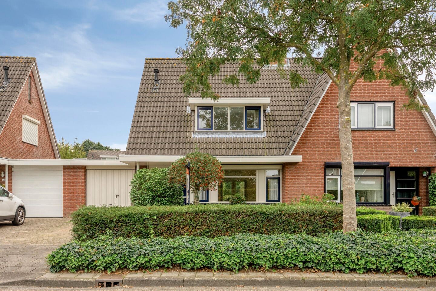 Tussenwoning te koop: Rhulenhofweide 48, Helmond