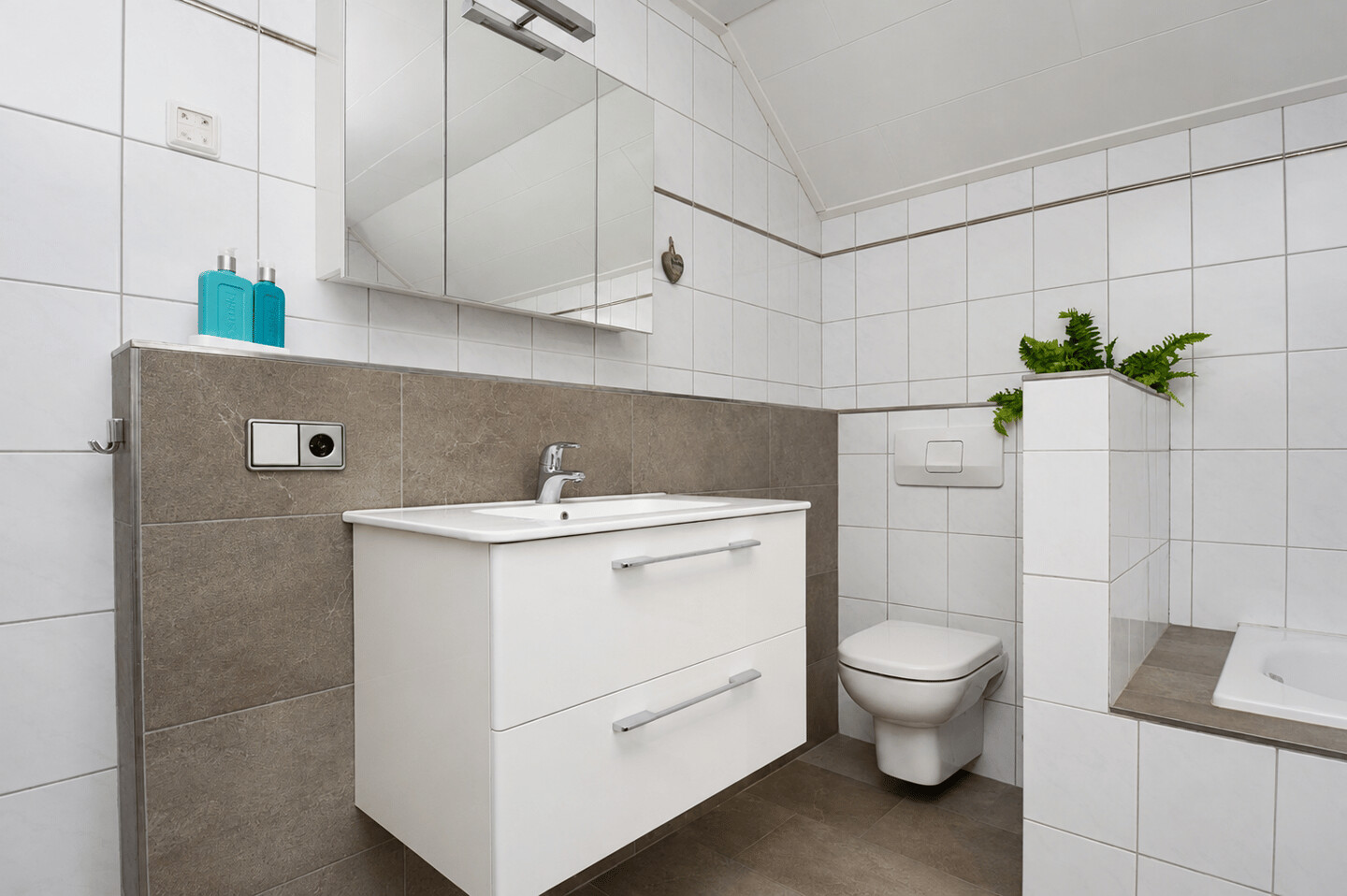 Twee-onder-één-kap te koop: Robert Kochstraat 24, Deurne