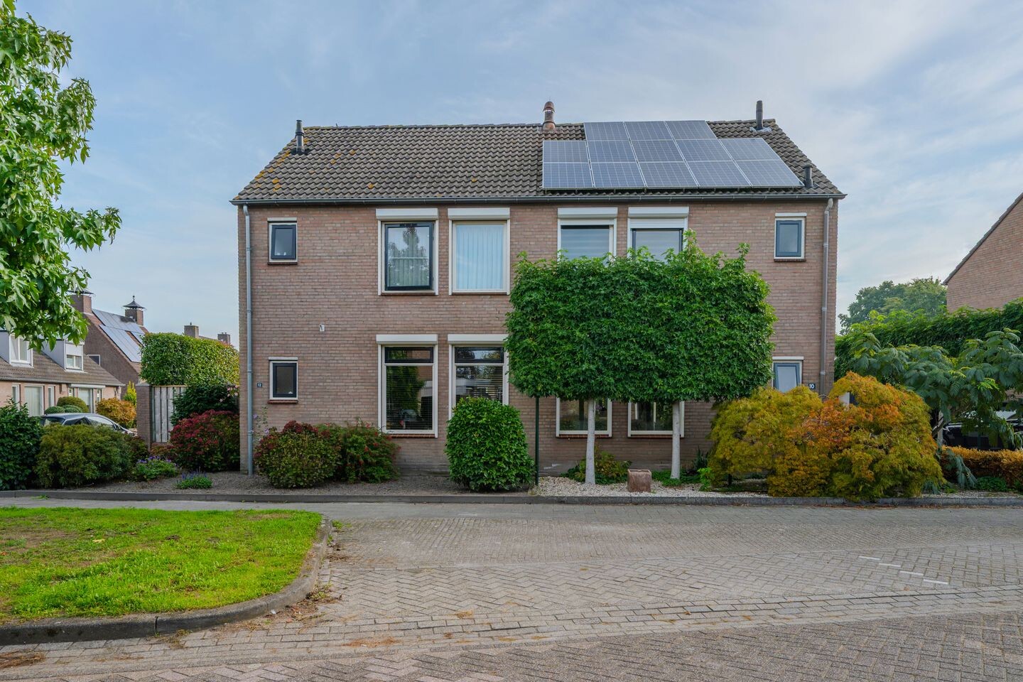 Twee-onder-één-kap te koop: Meester Theelenstraat 10, Helenaveen