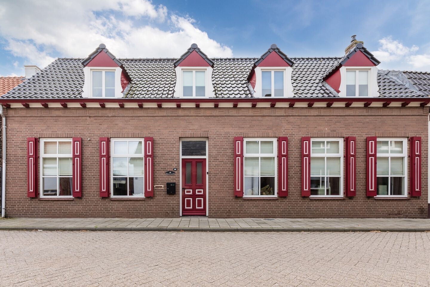 Hoekwoning te koop: Grotestraat 56, Vierlingsbeek