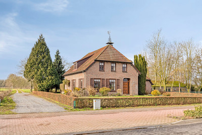 Dorpsstraat 13