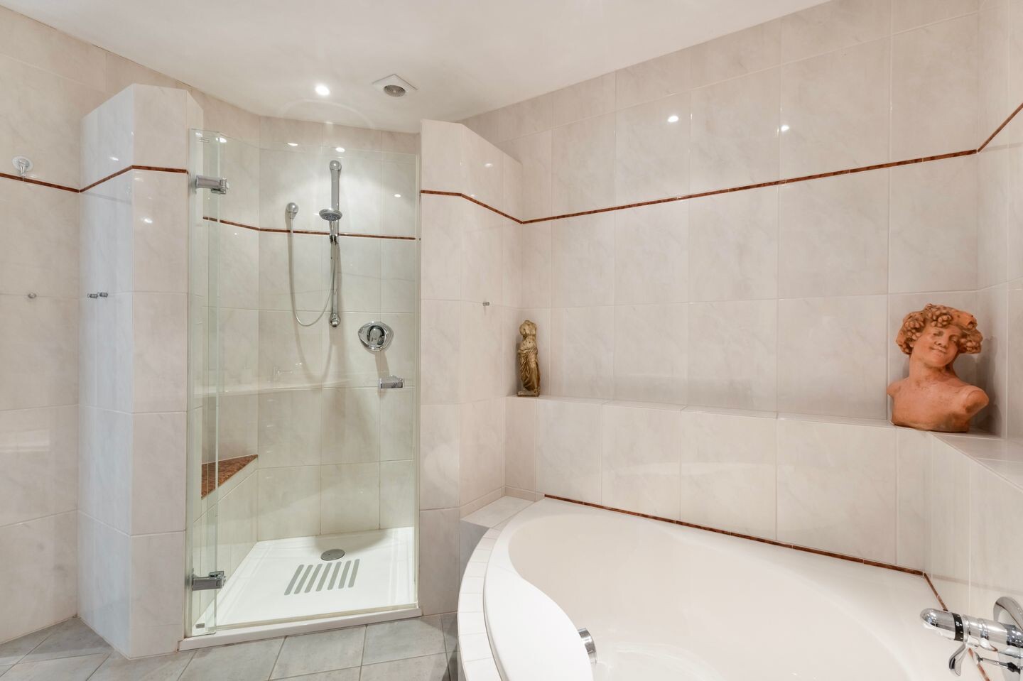 Tussenwoning te koop: Stalbergweg 226, Venlo