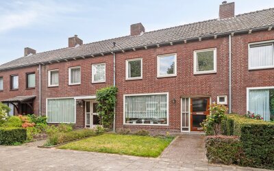 Karel van E. 32