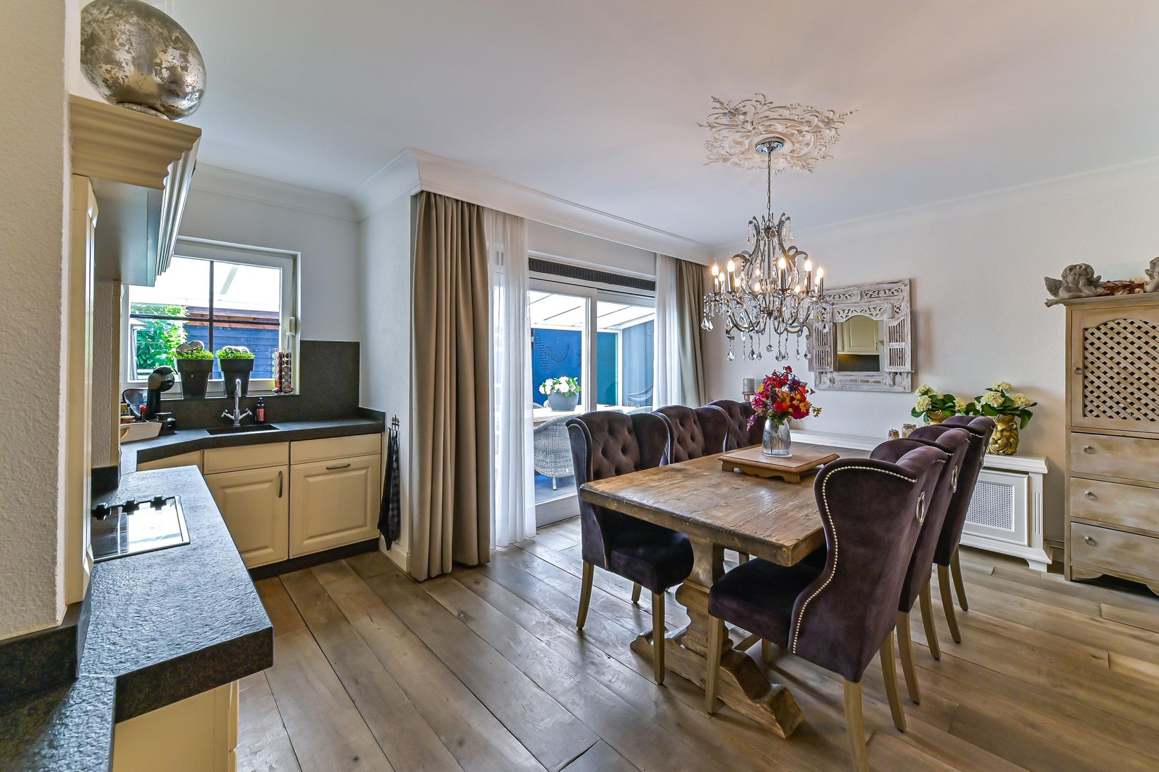 Tussenwoning te koop: Albert Schweitzerstraat 5, Venlo