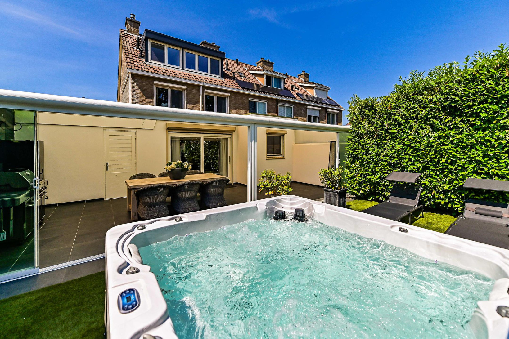 Tussenwoning te koop: Albert Schweitzerstraat 5, Venlo