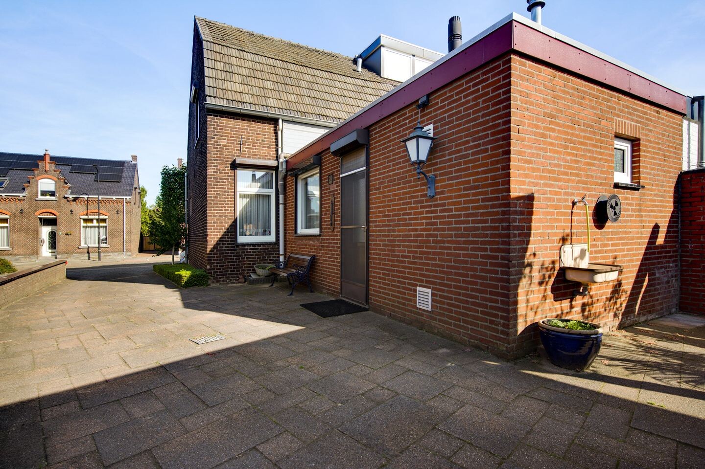 Hoekwoning te koop: Julianastraat 12, Reuver