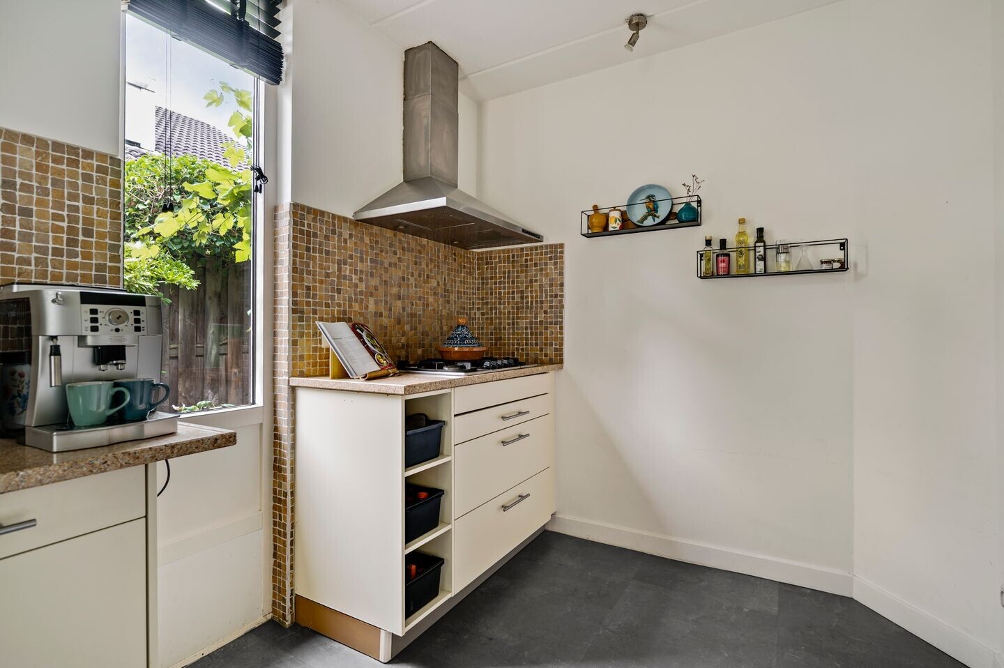 Hoekwoning te koop: van Douverenstraat 39, Horst
