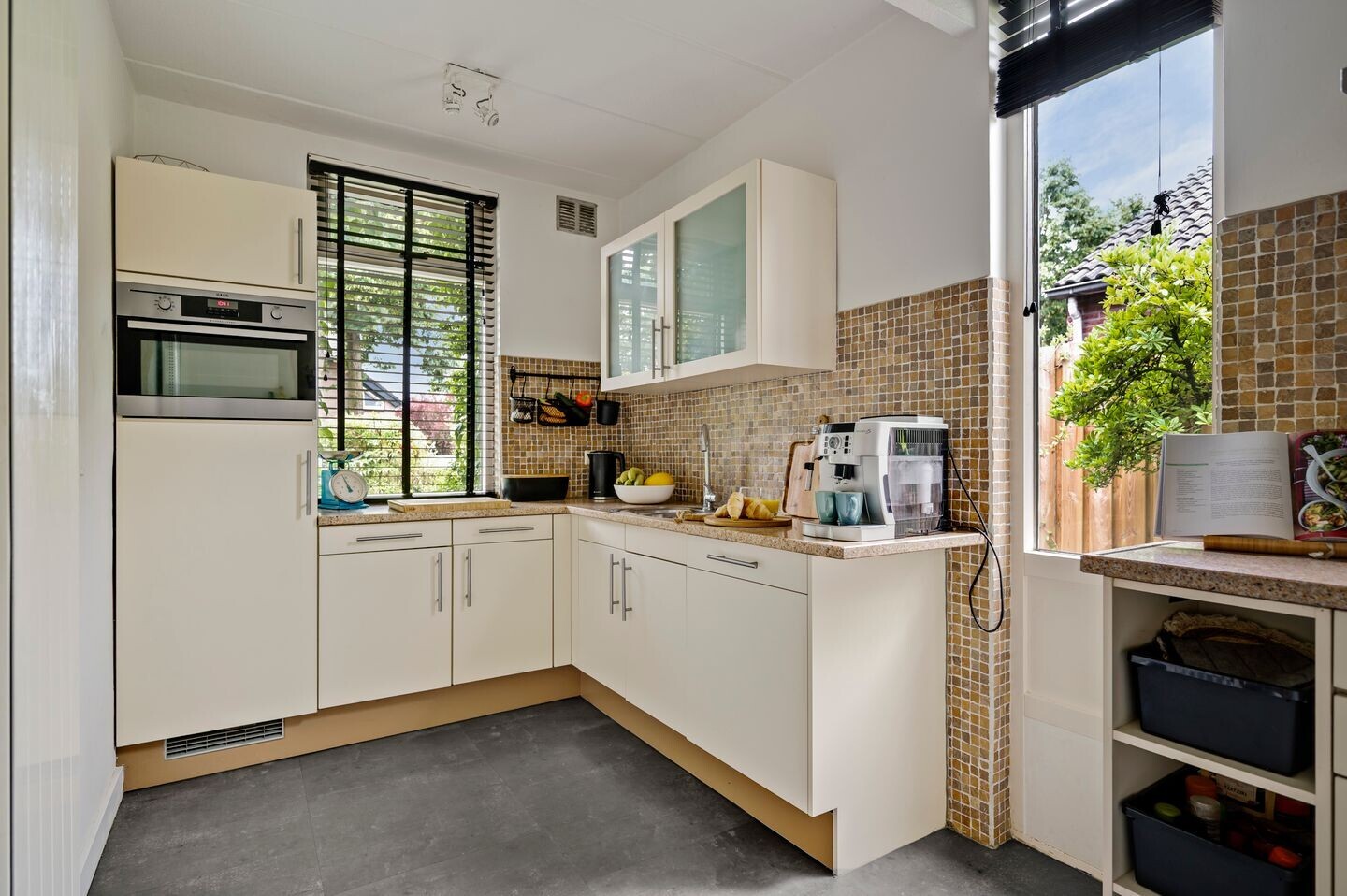 Hoekwoning te koop: van Douverenstraat 39, Horst