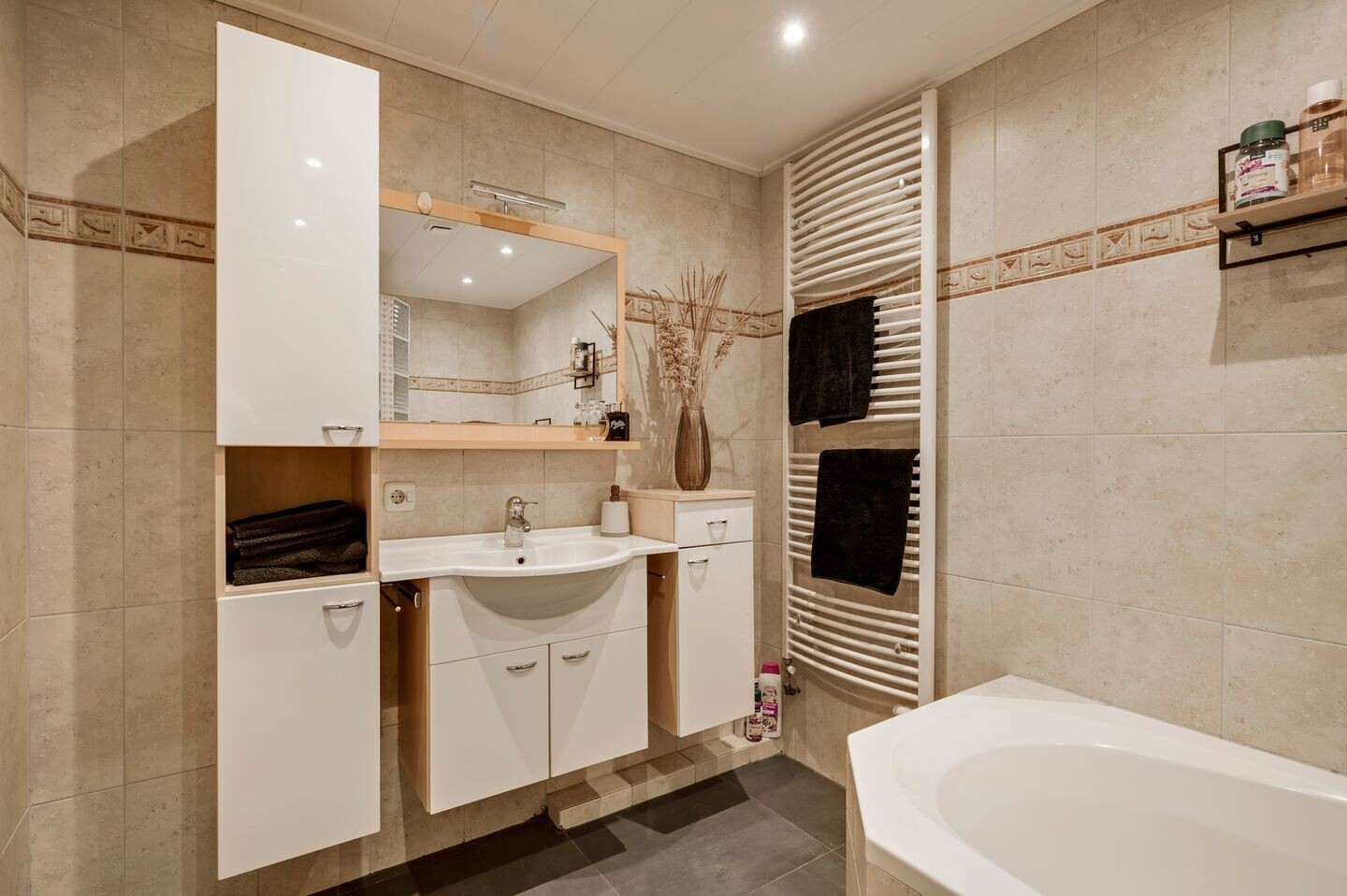 Hoekwoning te koop: van Douverenstraat 39, Horst