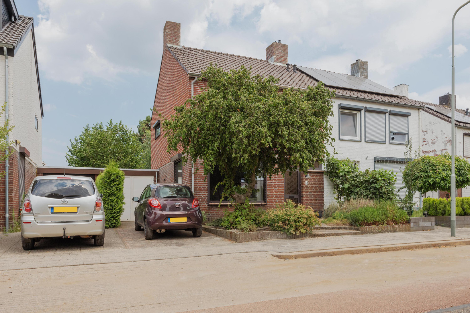 Tussenwoning te koop: Burg Cremersstraat 44, Grubbenvorst