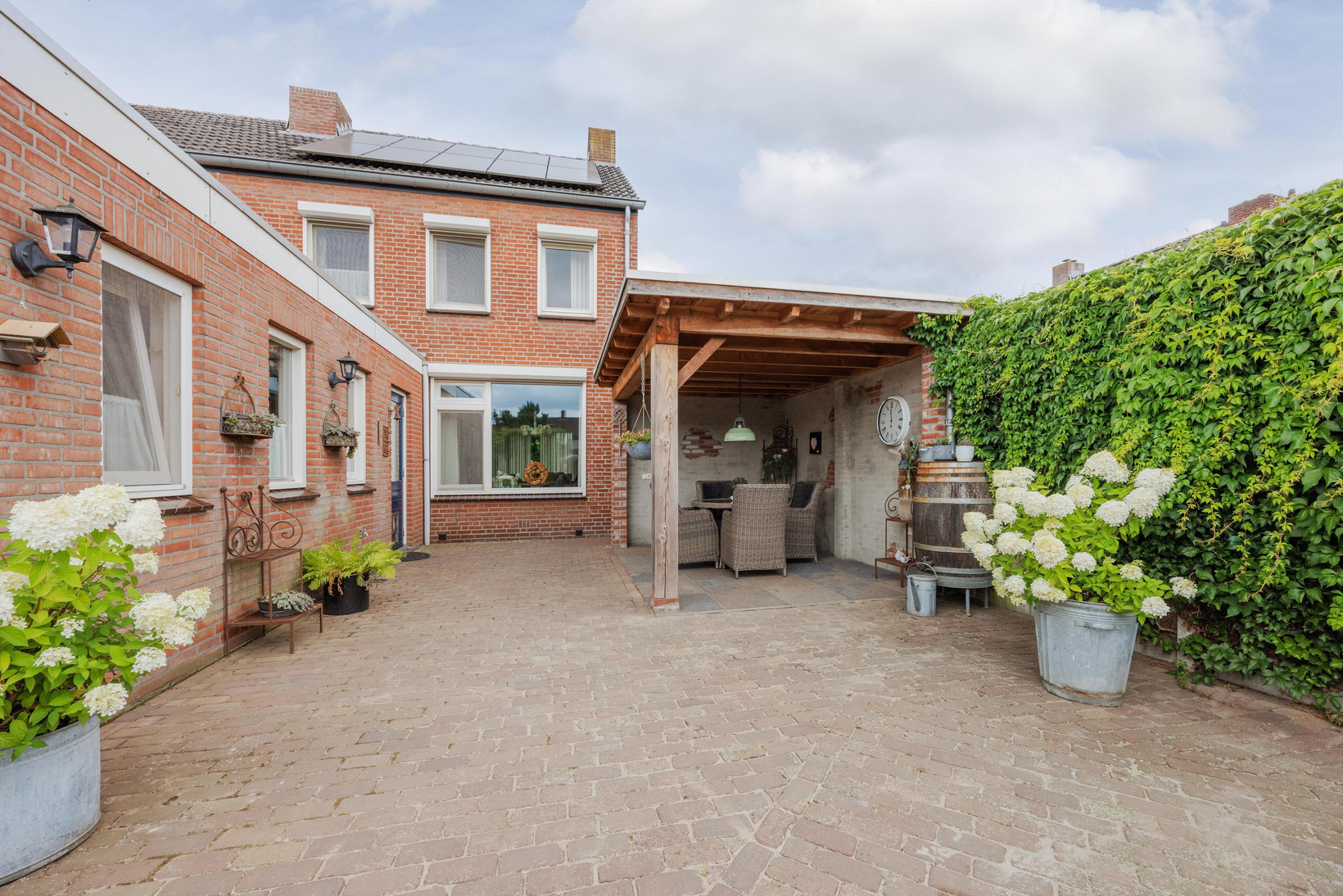 Twee-onder-één-kap te koop: De Lom de Berghlaan 52, Lottum