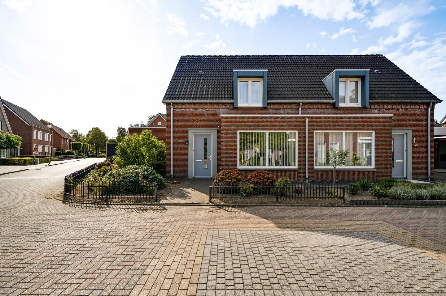 Twee-onder-één-kap te koop: Zilverschoon 40, Sevenum