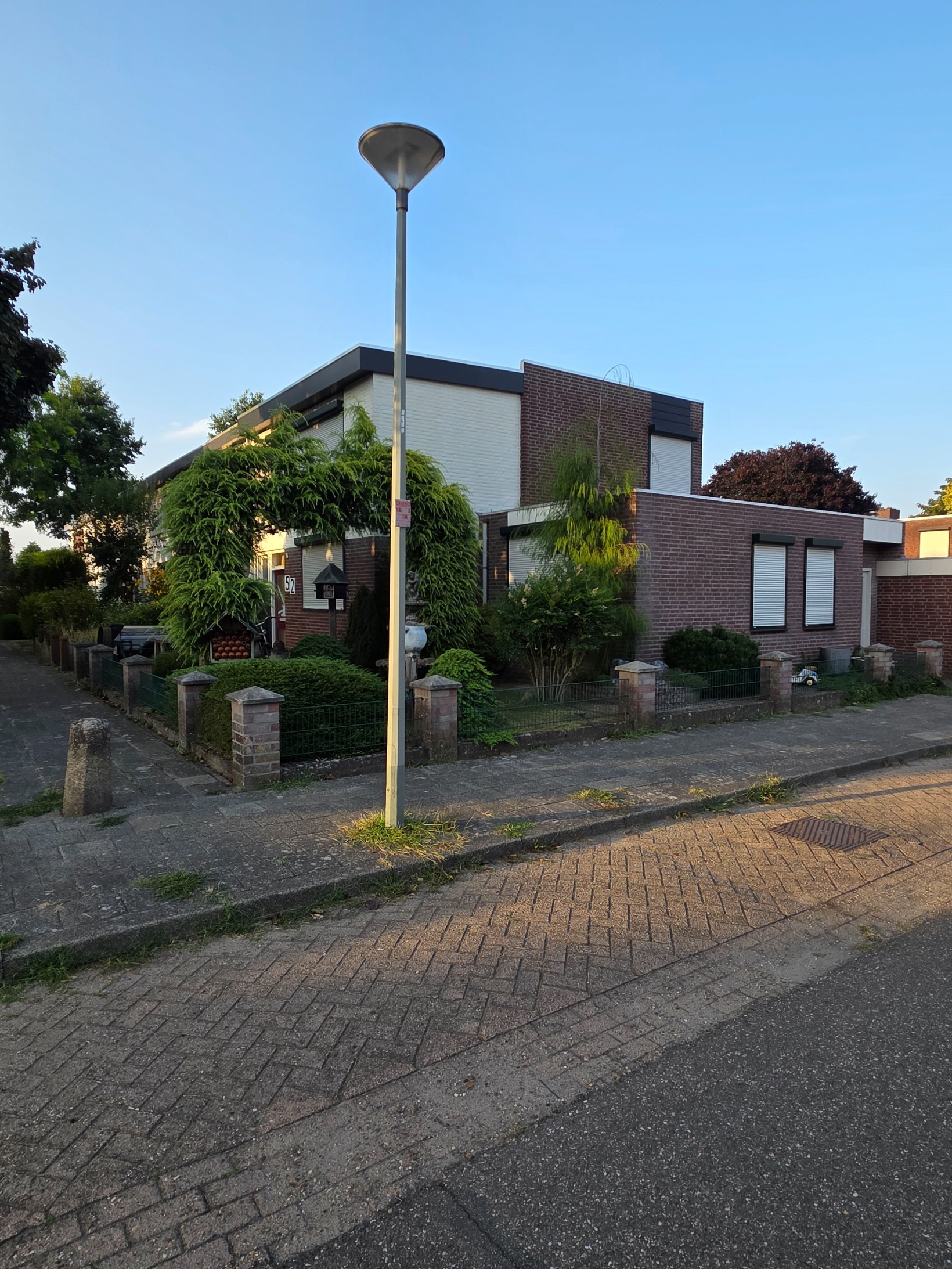 Tussenwoning te koop: Graafschap Kesselstraat 52, Panningen