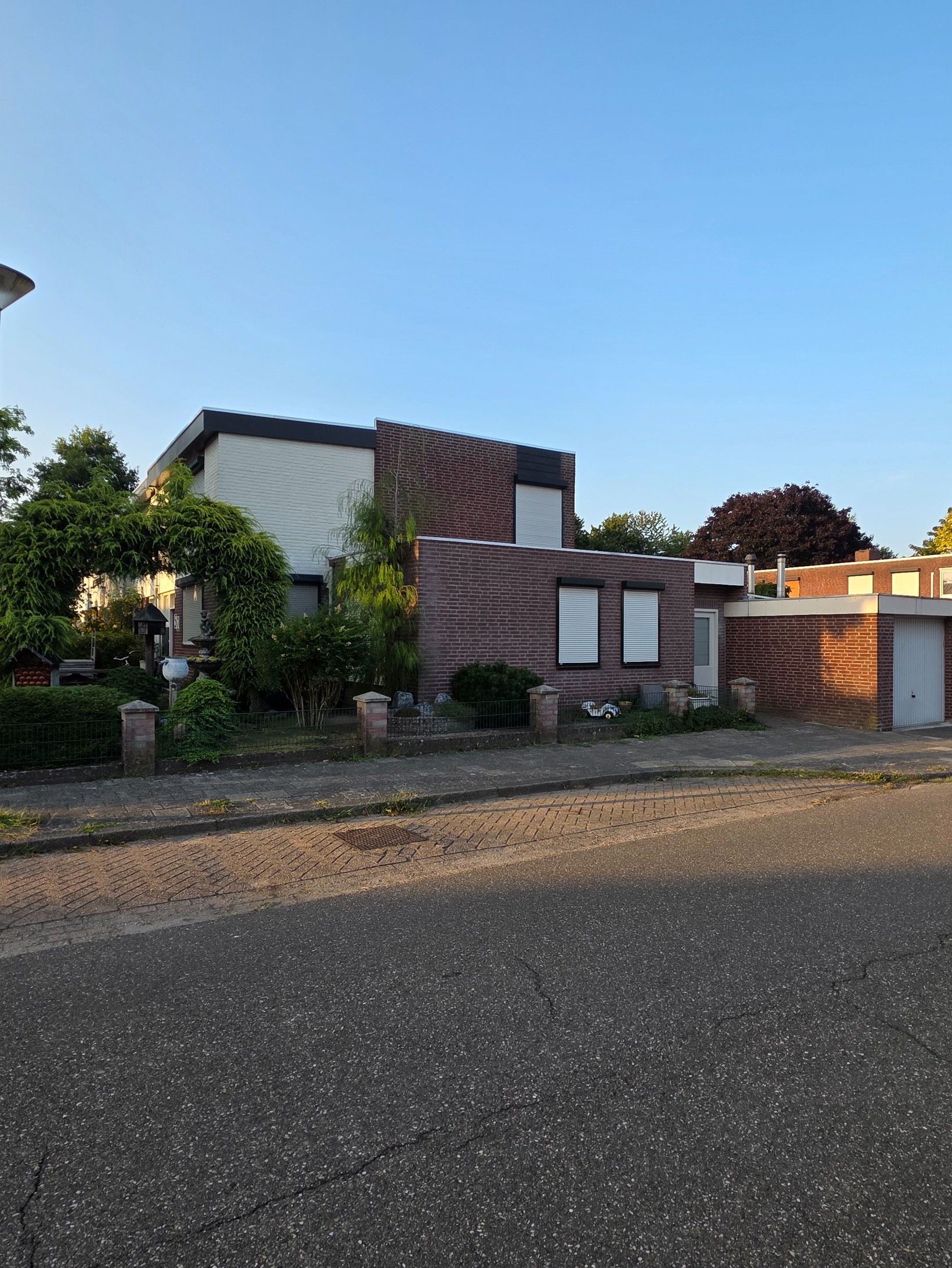 Tussenwoning te koop: Graafschap Kesselstraat 52, Panningen