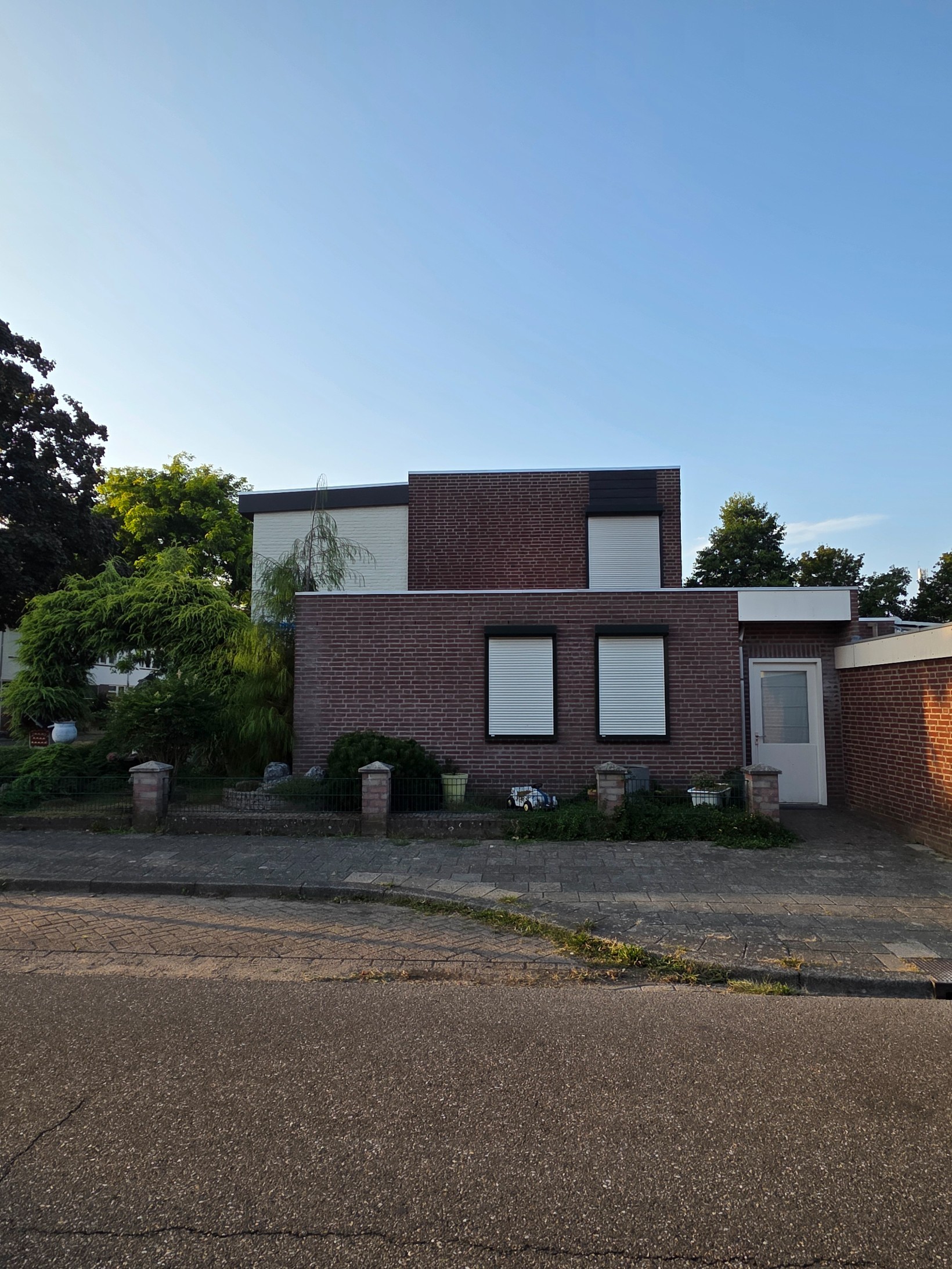 Tussenwoning te koop: Graafschap Kesselstraat 52, Panningen