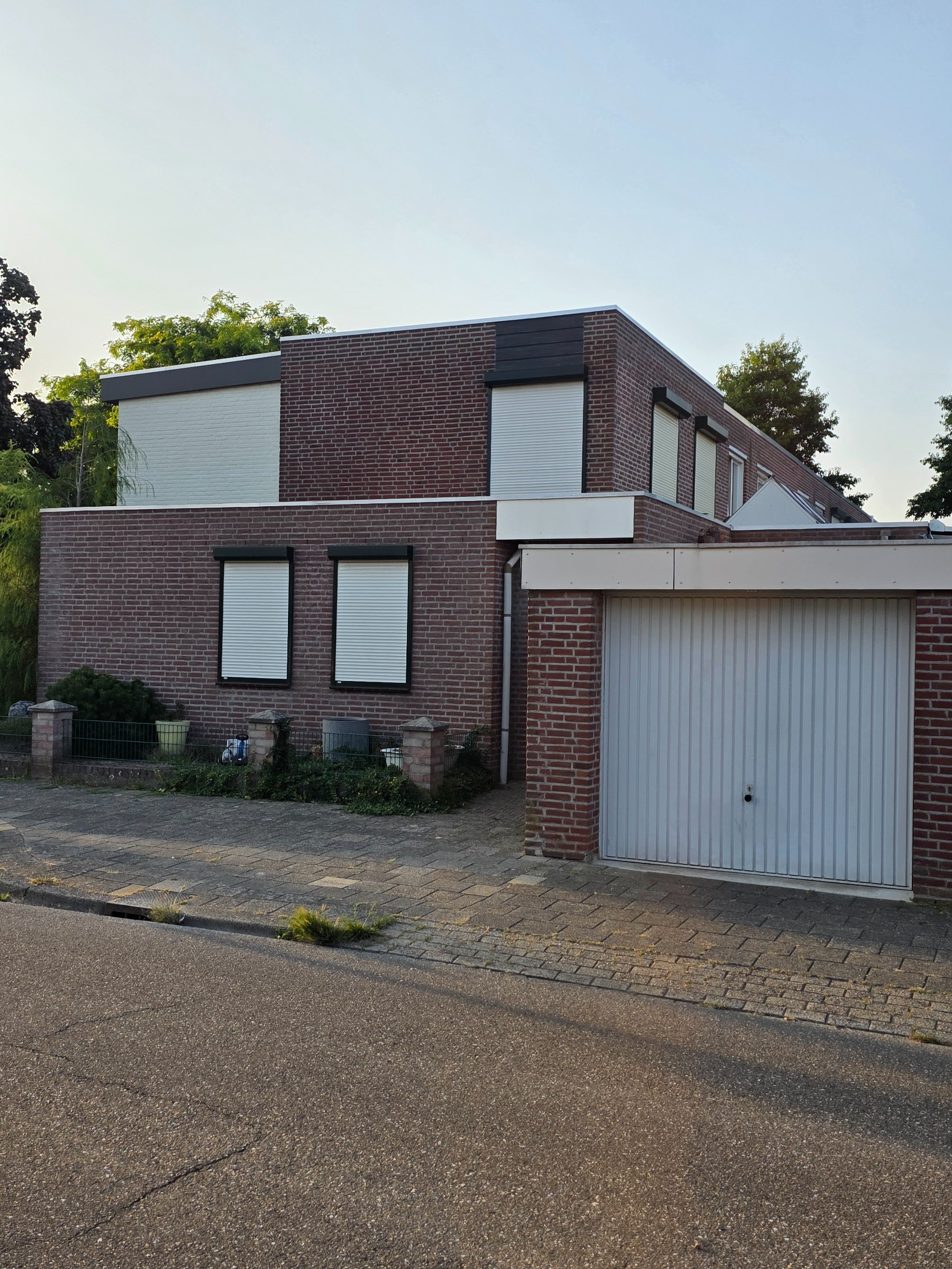 Tussenwoning te koop: Graafschap Kesselstraat 52, Panningen