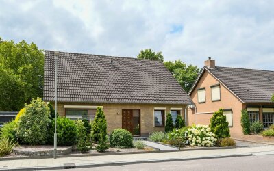 van Acchgelstraat 4
