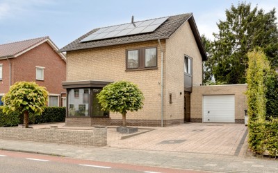 Burg. Van Houtstraat 75