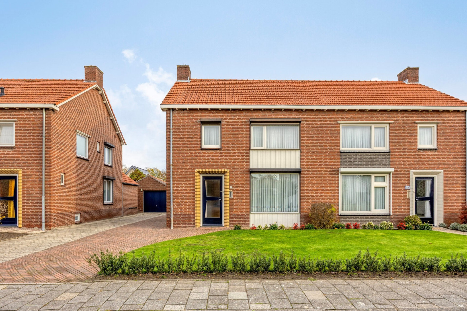Twee-onder-één-kap te koop: Meidoornstraat 9, Budel